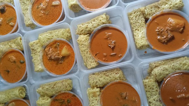 Roti Kirai with Curry Chicken/Beef - Image 3