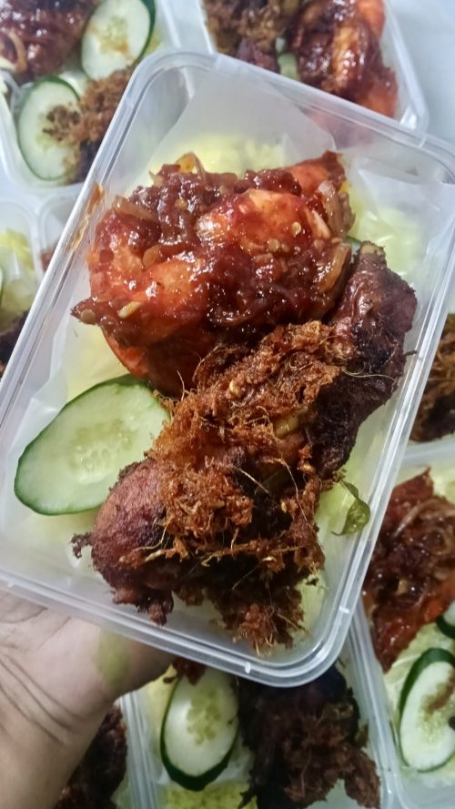 Nasi Kuning Ayam Goreng Rempah (Chicken)