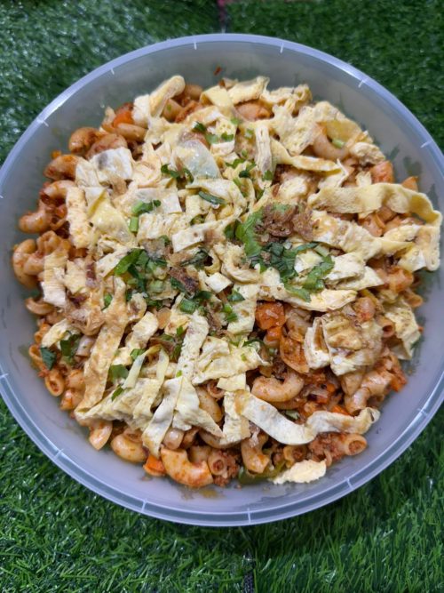 Fried Macaroni with Minced Beef (Serves 5-7pax)